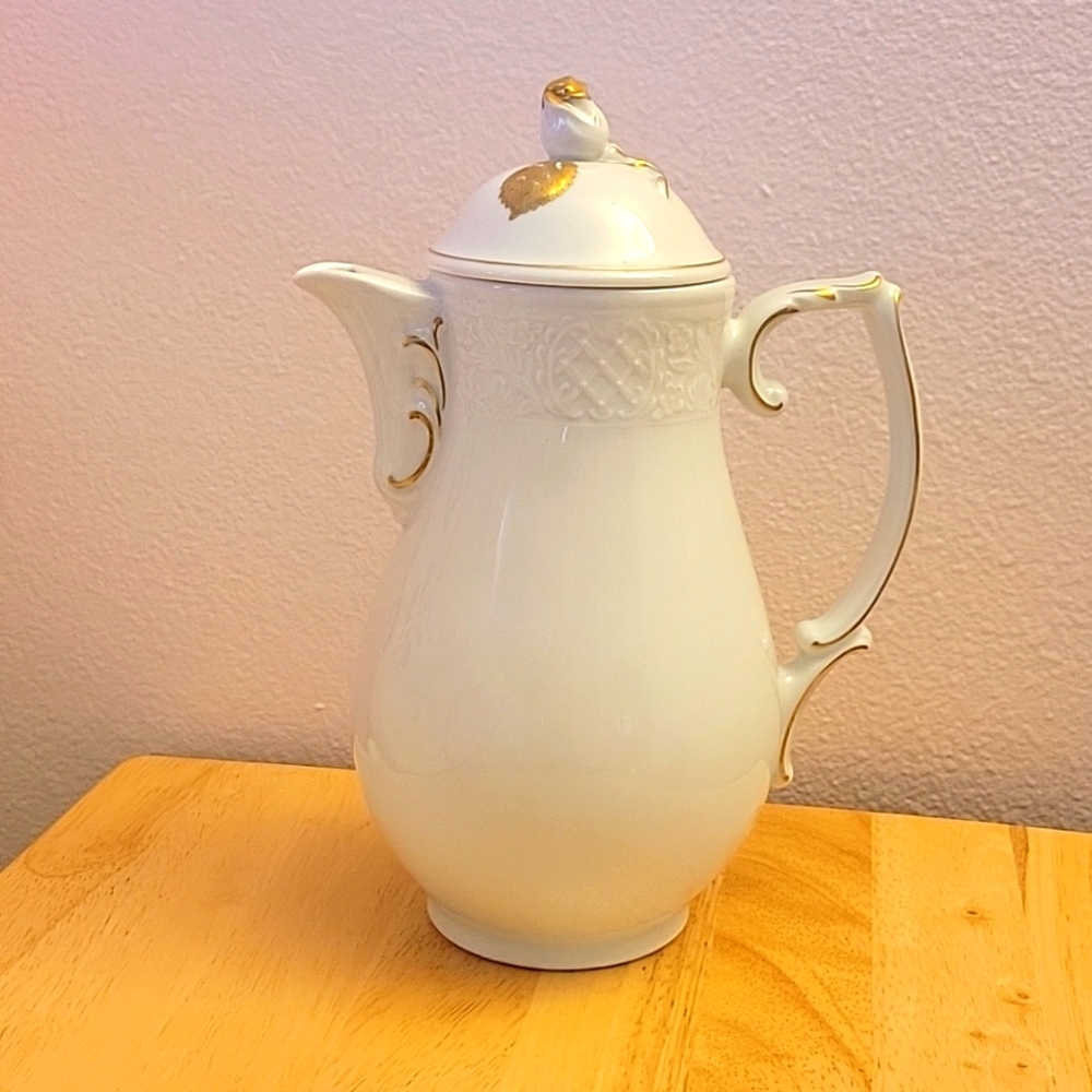 Oscar de la Renta China Coffee Pot